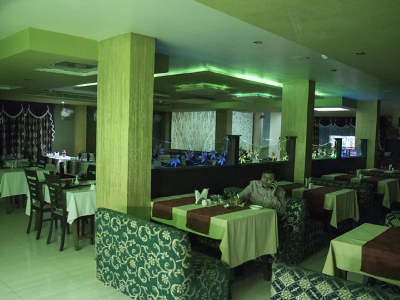 Hotel Sunshine Baharampur Zewnętrze zdjęcie