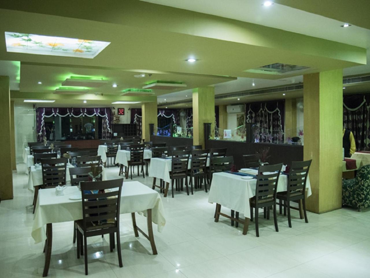 Hotel Sunshine Baharampur Zewnętrze zdjęcie