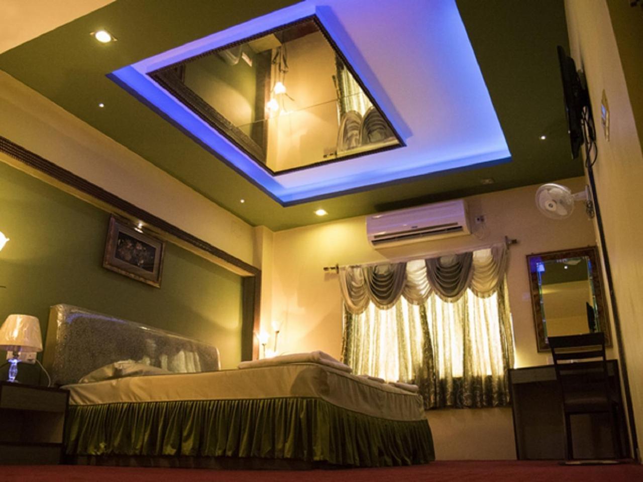 Hotel Sunshine Baharampur Zewnętrze zdjęcie