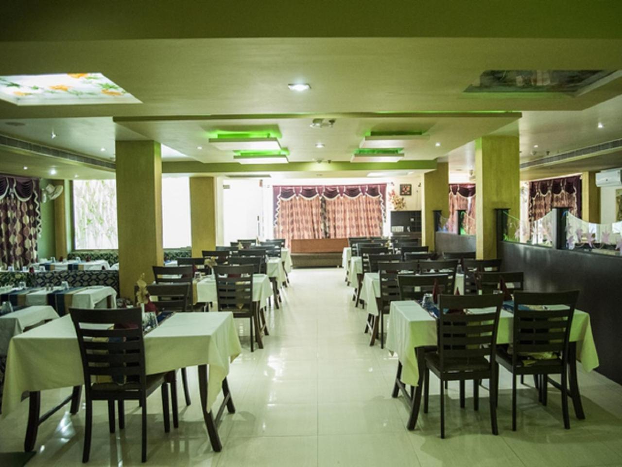 Hotel Sunshine Baharampur Zewnętrze zdjęcie